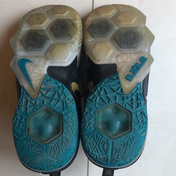 Nike Lebron 12 Low SVSM men’s size 8.5 - Picture 3 of 3